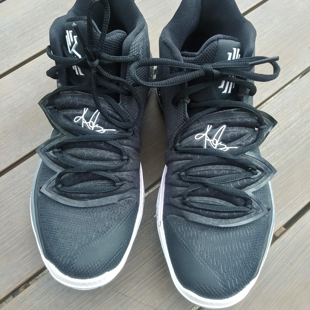 Nike Kyrie 5 Black Magic